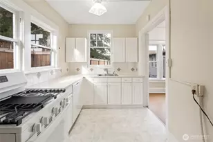 1425 Palm Ave SW, Seattle, WA 98116 - Photo 18
