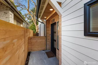 4104 49th Avenue SW #B, Seattle, WA 98116 - Photo 2