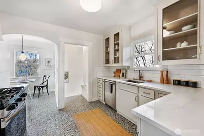 6727 6th Avenue NW, Seattle, WA 98117 - Photo 10