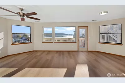 651 SE Bayshore #B301, Oak Harbor, WA 98277 - Photo 6