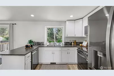 17815 152nd Place SE, Renton, WA 98058 - Photo 10