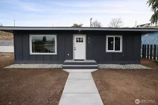 919 E Johnson Ave, Chelan, WA 98816 - Photo 2