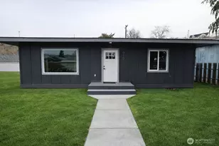 919 E Johnson Ave, Chelan, WA 98816 - Photo 2