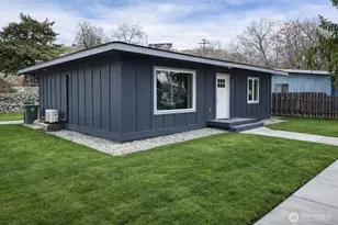 919 E Johnson Ave, Chelan, WA 98816 - Photo 1