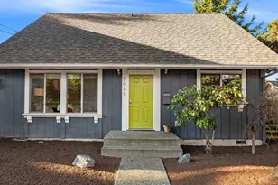 5055 7th Ave NE, Seattle, WA 98105 - Photo 2
