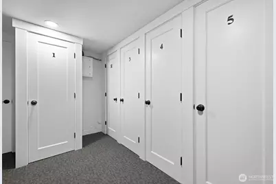 4915 Linden Avenue N, Seattle, WA 98103 - Photo 30