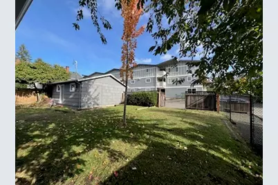 138 N Rainier Avenue, Bremerton, WA 98312 - Photo 20