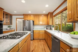 25718 SE 31st Pl, Sammamish, WA 98075 - Photo 10