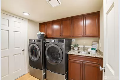 1778 Bellevue Way NE, Bellevue, WA 98004 - Photo 22