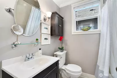 3936 Woodland Park Avenue N, Seattle, WA 98103 - Photo 12