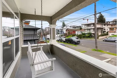 3936 Woodland Park Avenue N, Seattle, WA 98103 - Photo 4