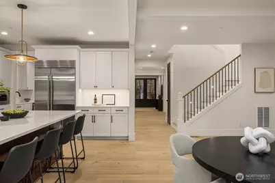 6571 102nd Avenue NE, Kirkland, WA 98033 - Photo 2