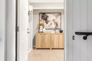 2101 Nob Hill Ave N, Seattle, WA 98109 - Photo 2