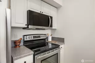 122 S State St, Kirkland, WA 98033 - Photo 12