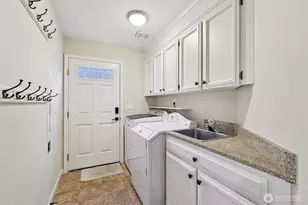 10331 NE 19th Pl, Bellevue, WA 98004 - Photo 18