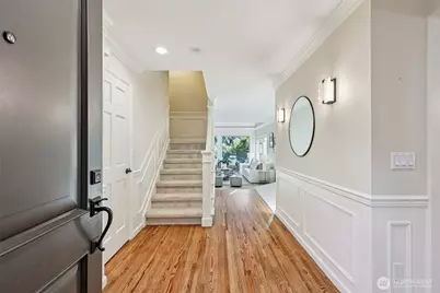 10331 NE 19th Place, Bellevue, WA 98004 - Photo 2