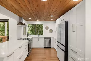 5981 Lynwood Center Rd NE, Bainbridge Island, WA 98110 - Photo 12