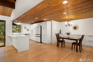 5981 Lynwood Center Rd NE, Bainbridge Island, WA 98110 - Photo 10