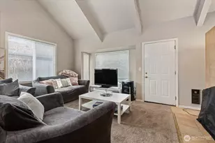 245 SE Croston Ln, Issaquah, WA 98027 - Photo 4