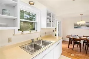 3247 NE 97th St, Seattle, WA 98115 - Photo 10