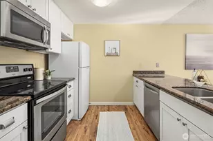 9416 1st Ave NE, Seattle, WA 98115 - Photo 10