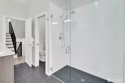 9732 Woodlawn Avenue N #A, Seattle, WA 98103 - Photo 24