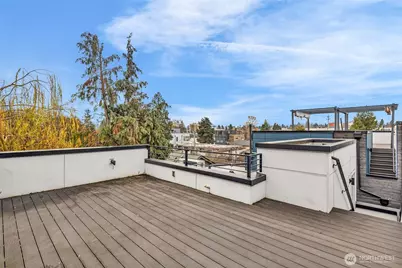 9732 Woodlawn Avenue N #A, Seattle, WA 98103 - Photo 28