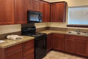 501 N 105th St, Seattle, WA 98133 - Photo 2