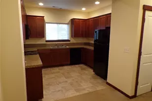 501 N 105th St, Seattle, WA 98133 - Photo 6