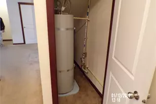 501 N 105th St, Seattle, WA 98133 - Photo 8