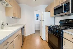 407 N 49th St, Seattle, WA 98103 - Photo 14