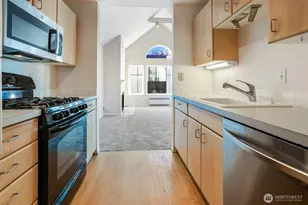 407 N 49th St, Seattle, WA 98103 - Photo 16