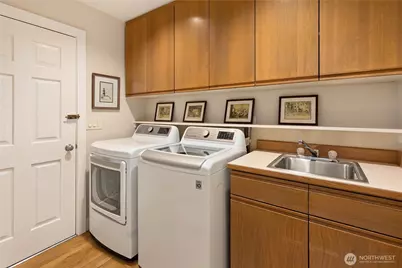 1708 Bellevue Way NE, Bellevue, WA 98004 - Photo 22