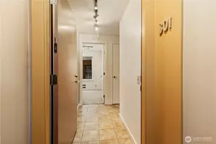 1700 Bellevue Ave, Seattle, WA 98122 - Photo 2