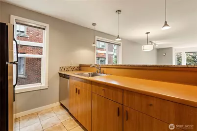 1700 Bellevue Avenue #301, Seattle, WA 98122 - Photo 8