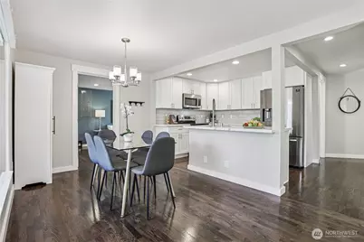 10333 Densmore Avenue N, Seattle, WA 98133 - Photo 10