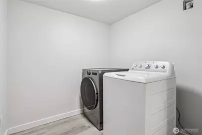 10333 Densmore Avenue N, Seattle, WA 98133 - Photo 28