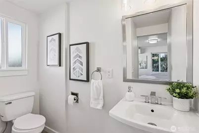 10333 Densmore Avenue N, Seattle, WA 98133 - Photo 16
