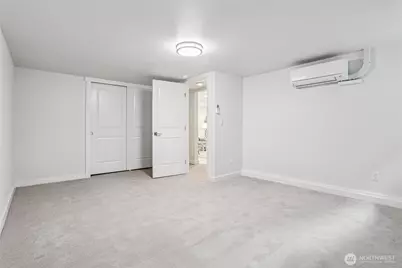 10333 Densmore Avenue N, Seattle, WA 98133 - Photo 26