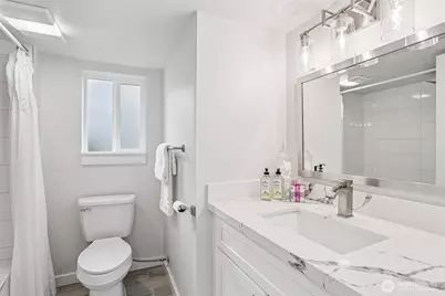 10333 Densmore Avenue N, Seattle, WA 98133 - Photo 24