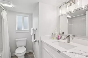 10333 Densmore Ave N, Seattle, WA 98133 - Photo 24