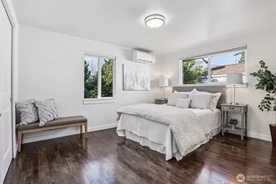 10333 Densmore Avenue N, Seattle, WA 98133 - Photo 14