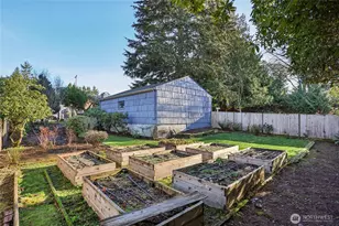 10333 Densmore Ave N, Seattle, WA 98133 - Photo 32