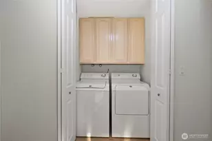 2100 3rd Ave, Seattle, WA 98121 - Photo 12