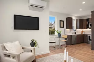 7426 2nd Ave NE, Seattle, WA 98115 - Photo 12