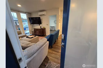 1017 NE 55th Street, Seattle, WA 98105 - Photo 2