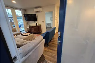 1017 NE 55th St, Seattle, WA 98105 - Photo 2