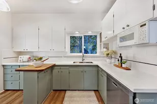 318 N 77th St, Seattle, WA 98103 - Photo 12