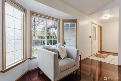 585 Poplar Place, Burlington, WA 98233 - Photo 2