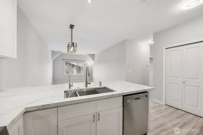 1736 10th Avenue NE #C208, Issaquah, WA 98029 - Photo 4